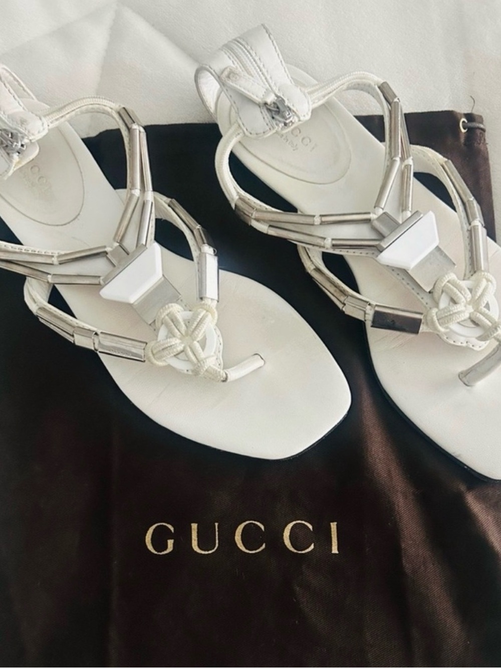 Auth Rare GUCCI White Leather T-Strap Sandals Silver metal beadwork 38 8 7.5